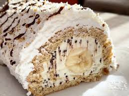 Danijela on Instagram: "🍌🍌🍌 Banana split rolat 🍌🍌🍌 Ovaj rolat je  pravljen po originalnom receptu @coolinarika i mogu Vam reći da je savršen  👌 Kora: 6 jaja 2.kašike vrele vode 150g šećera