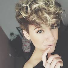 kurze haare lockenstab stylen kurze haare locken kurze haare locken frauen kurzhaarschnitt