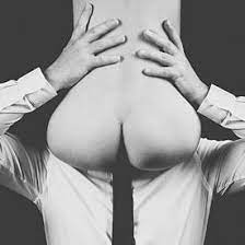 Nackte Frau, die auf einem Mann sitzt. Lustige und sexy erotische Fotografie.  #H0676 Poster - william langeveld | Art Heroes