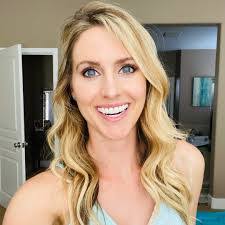 Holly Davison's Instagram, Twitter & Facebook