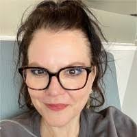 Lisa Vineyard's Instagram, Twitter & Facebook