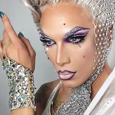 Linda Wintour (lindawintour)