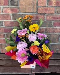 Hilltop Fresh Flowers | Such a beautiful seasonal mix, box arrangement! Not every bouquet needs a reason… Sometimes the best flowers are the “just because” ones 🤍... | Instagram