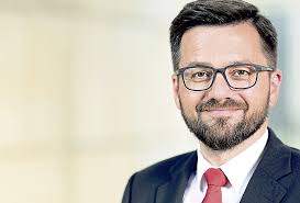 FÜR DIE VIELEN, NICHT DIE WENIGEN