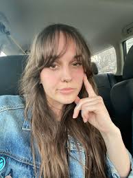 Hey everyone! I'm looking to rent a room in Williamsburg or Greenpoint, but  I'm open to other nearby neighborhoods. My budget is $1800, and I'm looking  for a long-term spot. I'm super