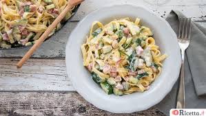 Pasta Con Zucchine E Pancetta Ricetta It Ricetta Pasta Con Zucchine Cibo Etnico Ricette