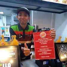 Mitra adiperkasa dengan toko pertama di senayan city mall, jakarta. Restoran Cepat Saji Semprot Warganet Yang Pertanyakan Keputusan Pekerjakan Teman Tuli Lifestyle Liputan6 Com