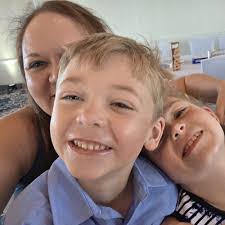 Any places with Santa photos for kids this weekend?