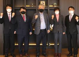 김우남 마사회장 폭언 논란 보좌관 특혜채용 의혹도. í•œêµ­ë¬´ì—­ì‹ ë¬¸ ì£¼ê°„ë¬´ì—­