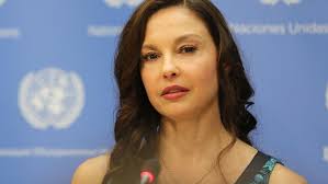 Actress ashley judd alleges that harvey weinstein tried to make her watch him shower and give him a massage at a beverly hills hotel in the mid '90s, and on wednesday, a federal appeals court. Fur Ashley Judd Ein Schlag Ins Gesicht Klage Gegen Harvey Weinstein Abgewiesen