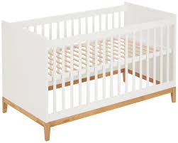 In Diesem Gitterbett In Wei Szlig Und Braun Wird Ihr Kind Herrlich Schlafen Mit Einer Basis Aus Massivem Eichenholz Gitter Eiche Massiv Babybett Kaufen Bett