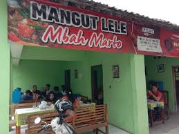 Mangut lele mbah marto sudah terkenal dari dulu, terletak di belakang kampus isi (institu seni indonesia) jalan parangtritis km 6,5 sewon, kabupaten bantul. Lezatnya Resep Rumahan Mangut Lele Asap Dari Dapur Mbah Marto Travel Tempo Co