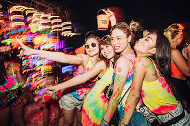 Koh phangan's full moon party is famous all over the world but is a bucket list item for many. Fullmoonparty Koh Phangan Vollmondparty Samui Touren