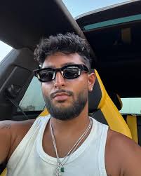 & i was drinking at the Palm's last night