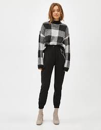 Bershka Black Cargo Pants With Chain Cargo Trousers With Chain Bershka New Newin Product Clothes Fashion Trendy Cool Moda Trend Tendencia Outfit O Ropa Pantalones Cargo Mujer Bershka