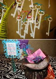 20 superbes serviettes à dessert en carton vintage thème alice aux pays des merveilles, idéal pour un goûter, un pic nique dans le jardin ou l'heure du thé !dimensions : Alice Au Pays Des Merveilles Disney Film Qui Inspire Deco Festive Archzine Fr