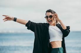 Se achas que a sara matos é boa a fazer lip sync, tens de a ouvir cantar amy whinehouse. Sara Matos E A Nova Cara Da Solaris Distribuicao Hoje