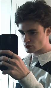 Robert Pattinson Look Alike