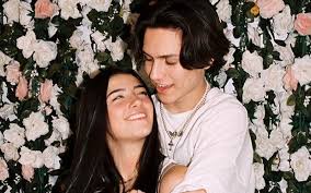 Eu mesma me iludo (foto: Apos Rumores De Volta Do Namoro Charli D Amelio E Chase Hudson Acabam Com A Duvida Dos Fas Febre Teen