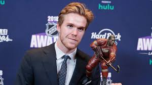 Prisen blev omdøbt i 2010 efter ted lindsay fra detroit red wings. Connor Mcdavid Wins Ted Lindsay Award For Second Straight Year Sportsnet Ca