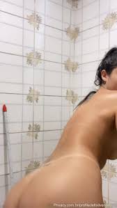 Lett Silverio nua no banho rebolando sua bunda gostosa - Porno Xota