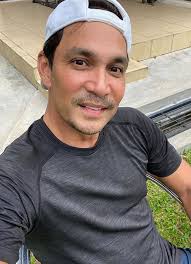 Ada yang sudah sekian lama mendirikan. Bujang Terlajak Ini Lima Selebriti Lelaki Yang Belum Jumpa Jodoh Gempak