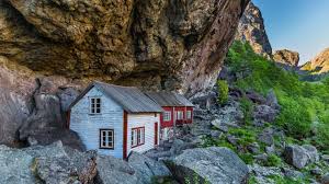 Doch das haus auf dem fels bleibt stehn. Helleren Die Hauser Aus Langst Vergangenen Tagen Unter Dem Felsen