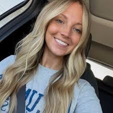 Nicole Lavallee's Instagram, Twitter & Facebook