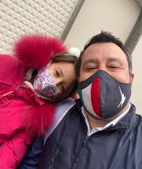 Riaprire i centri commerciali nel fine settimana. Matteo Salvini Andare A Prendere La Mirta A Scuola Il Venerdi Pomeriggio Che Gioia Facebook