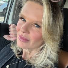 Hi, I'm looking for someone to install turf in my backyard.