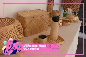 Kerajnan dari bambu sangat beragam jenisnya, untuk perabotan rumah tangga. Trans7 Kerajinan Bambu Modern