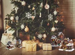 Petites Maisons Pour Mettre Sous Le Sapin Festive Holiday Decor Christmas Decorations Christmas Tree