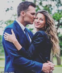 Tom brady, the quarterback of new england patriots is the only player in the history who appeared in super bowl for seven times and the only quarterback to win 5 super … Tom Brady Ist Eine Hommage An Frau Gisele Bundchen Und Mama Galynn In Instagram Post Fur Den Tag Der Mutter Aktuelle Boulevard Nachrichten Und Fotogalerien Zu Stars Sternchen