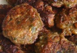 Besleyici Ve Nefis Bir Kofte Pisik Koftesi Malzemeler 1 Kuru Sogan 1 Bas Kuru Sarimsak 1 Kg Domates 3 Adet Nizip Biberi 2 Topak Taze Nizip Pey Gida Yemek Salsa