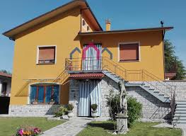 Annunci di case in vendita e in affitto a barga da privato. Villa A Barga Fornaci Di Barga Cod 1939