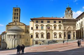 korˈtoːna) is a town and comune in the province of arezzo, in tuscany, italy. Zur Entdeckung Von Arezzo Und Cortona Die Versteckte Toskana Unsere Angebote