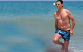Von juli 2014 bis oktober 2016 war und seit mai 2017 ist sánchez generalsekretär und somit parteivorsitzender des partido socialista obrero español (psoe). Mas Fotos De Pedro Sanchez Y Su Mujer Disfrutando En Banador De Las Playas De Mojacar El Digital De Castilla La Mancha