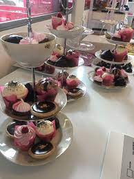 Die liebevoll gestalteten kuchen, die vor allem auch durch ihre lange haltbarkeit ganz ohne künstliche konservierungsstoffe überzeugen, sind in den geschmacksrichtungen schokolade, vanille, mohn, mandel und kokos (nach wunsch jedoch selbstverständlich auch in weiteren sorten) erhältlich. 220 Kuchen Im Glas Mathilda Ideen Kuchen Im Glas Kuchen Lecker