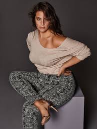 She was briefly held captive by the spanish cult los iluminados as a means of gaining control over the presidency. Das Ist Laut Ashley Graham Die Perfekte Jeans Fur Kurvige