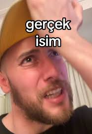 10 yıl sonra ilkokul arkadaşının isminin başka bişey oduğunu hatırlamak…  #isim