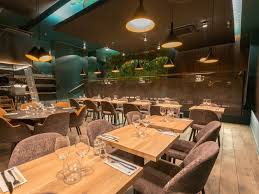 Le café le bistrot du coin se situe au 55 rue de tolbiac, à quelques rue de la bibliothèque françois mitterand dans le 13ème arrondissement de paris. Restaurant Au Coin Bistrot Bar Chic 75017 Paris Newtable Com