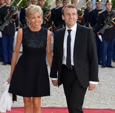 The french president will be welcomed to britain emmanuel macron will not be joined by his wife brigitte for his trip to the uk on thursday (image. Brigitte Und Emmanuel Macron Ich Spurte Dass Ich Ins Wanken Gerate Und Er Auch Welt