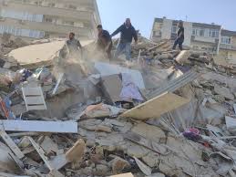 Mantente informado con las últimas noticias, videos y fotos de terremotos que te brinda univision | univision. Forte Terremoto Atinge Turquia Derruba Predios E Deixa Mortos Noticias R7 Internacional
