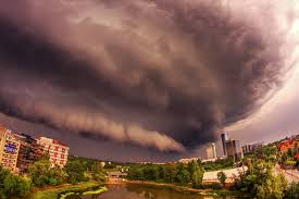 Venim in intampinarea nevoilor dumneavoastra cu o echipa de 66 de medici specialisti si asistente care dispun de o vasta experienta medicala. Nori De FurtunÄƒ Deasupra Capitalei Foto Ziua Veche