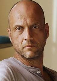 Die Kirche bleibt im Dorf