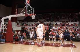 Un match de basket se déroule en 4 périodes qui durent chacune 10 minutes soit un total de 40 minutes. Basket Dimension D Un Terrain Duree D Un Match