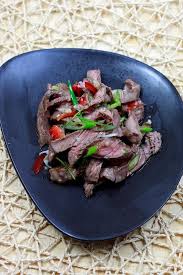 Zartrosanes Roastbeef Wird Mit Einer Asia Vinaigrette Und Gemuse Angemacht Das Marinierte Asia Roastbeef Ist Ideal Roastbeef Rezept Fleisch Gerichte Roastbeef