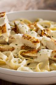 Here S The Secret To Olive Garden S Addictive Alfredo Sauce Olive Garden Fettuccine Alfredo Recipe Olive Garden Chicken Alfredo Recipe Italian Pasta Recipes
