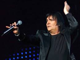 Cercami, come e quando e dove vuoi, / cercami scomodo sì perchè non so tacere mai. Renato Zero Tutte Le Canzoni Testicanzone Com