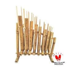 Hanya saja, dalam kesenian krumpyung ini, untuk membunyikan gong. Alat Musik Tradisional Angklung